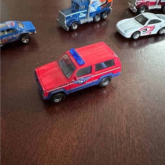 6 Vintage 80's Matchbox & Hot Wheels Diecast Vehicles - Picture 4 of 10